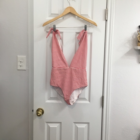 Chic swimsuit - Picture 1 of 3